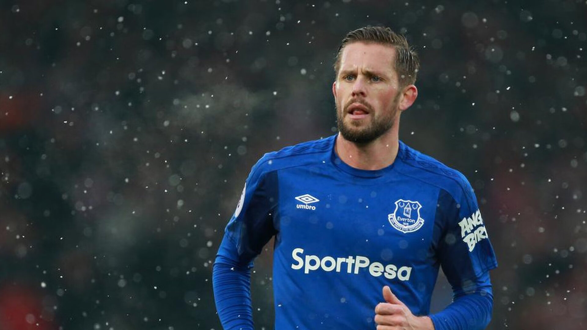 “马科斯·莫奇的防守意识与全面技能,帮助阿根廷美洲狮队建立稳固后防”