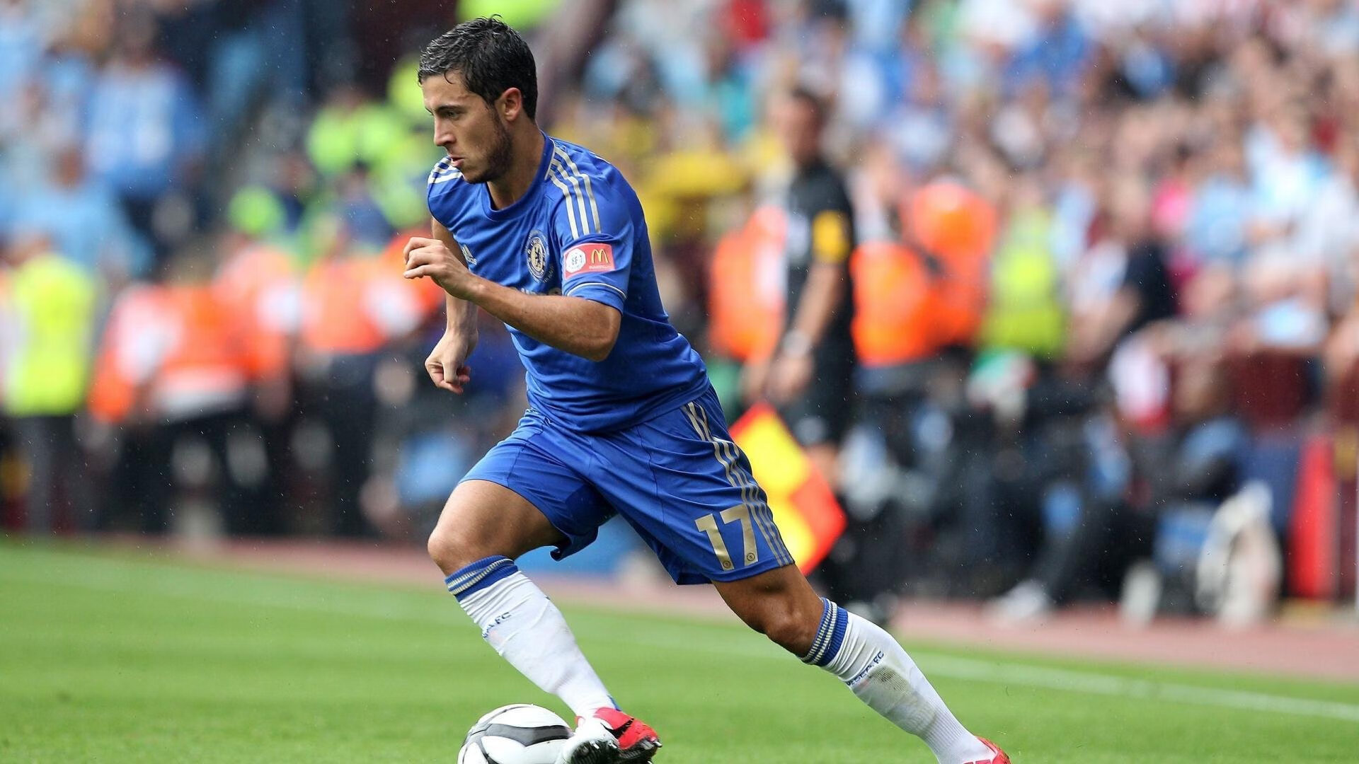 网球选手在比赛中保持稳定发挥